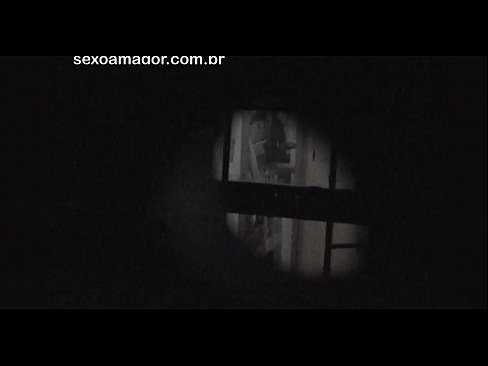 ❤️ Sarışın, içi boş tuğlaların arkasına gizlenmiş bir mahalle röntgencisi tarafından gizlice videoya alınır ❤ Süper porno tr.pornokey.ru ❌❤